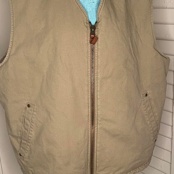 Woolrich Men's Cream and Tan vest - Picture 2 of 7